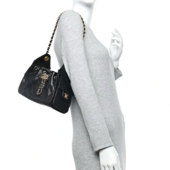 2026 New CHANEL 25 Mini Black Quilted Leather Bag with Gold Chain and CC Charm - Picture 8 of 9